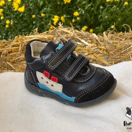 Pantofi Froddo cu velcro dublu . Culoare: albastru închis Inchidere: velcro dublu Partea superioară: piele naturală Căptușeală: piele naturală fără crom Branț: branț din piele fără crom Talpa exterioara: TR Fara crom VI.