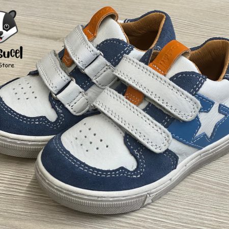 Pantofi/adidași Froddo cu velcro dublu. Culoare: alb/denim Inchidere: velcro dublu Partea superioară: piele naturală Căptușeală: piele naturală fără crom Branț: branț detașabil din microfibră antibacteriană Talpa exterioara: TR Fara crom VI.