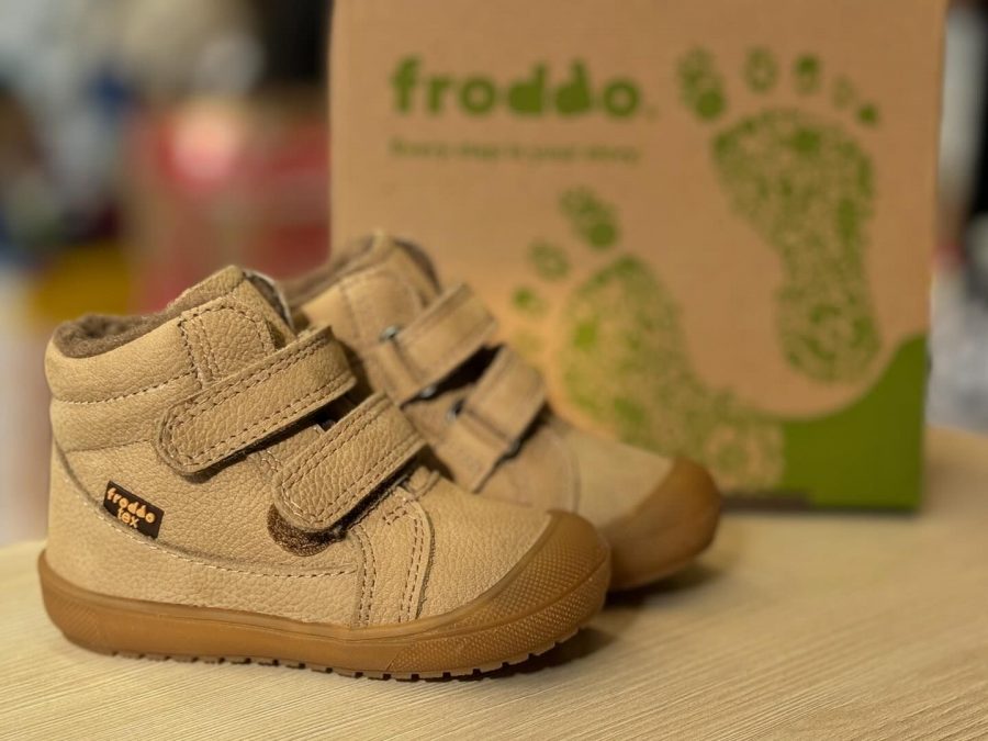 Ghetute impermeabile Froddo Culoare: taupe Închidere: închidere dublă Partea superioară: piele naturală (nubuck hidrofugă). Căptușeală: căptușeală din lână Brant: brant din lana Talpa exterioara: TR Fara crom VI. Fabricat în UE Produs și producție durabile Montare universală - reglabilă la toate lățimile picioarelor