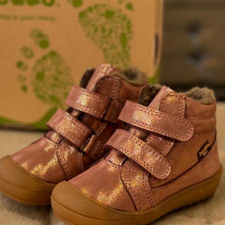 lei330.00 Ghetute impermeabile Froddo Închidere: închidere dublă Partea superioară: piele naturală (nubuck hidrofugă). Căptușeală: căptușeală din lână Brant: brant din lana Talpa exterioara: TR Fara crom VI. Fabricat în UE Produs și producție durabile Montare universală – reglabilă la toate lățimile picioarelor