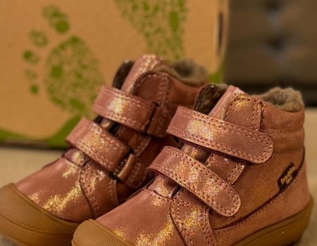 lei330.00 Ghetute impermeabile Froddo Închidere: închidere dublă Partea superioară: piele naturală (nubuck hidrofugă). Căptușeală: căptușeală din lână Brant: brant din lana Talpa exterioara: TR Fara crom VI. Fabricat în UE Produs și producție durabile Montare universală – reglabilă la toate lățimile picioarelor